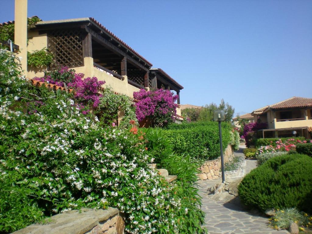 Apart-hotel Baia De Bahas - & Marinella (Sardinia)